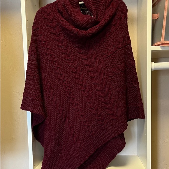 Inis Crafts 100% merino wool poncho sweater S/M - Picture 1 of 6